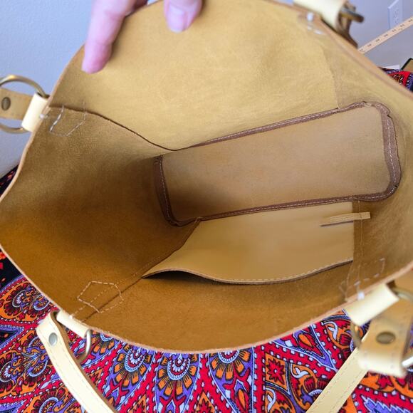 Portland Leather Market tote in Vanilla with matching Classic Plus Card Holder - Picture 6 of 9